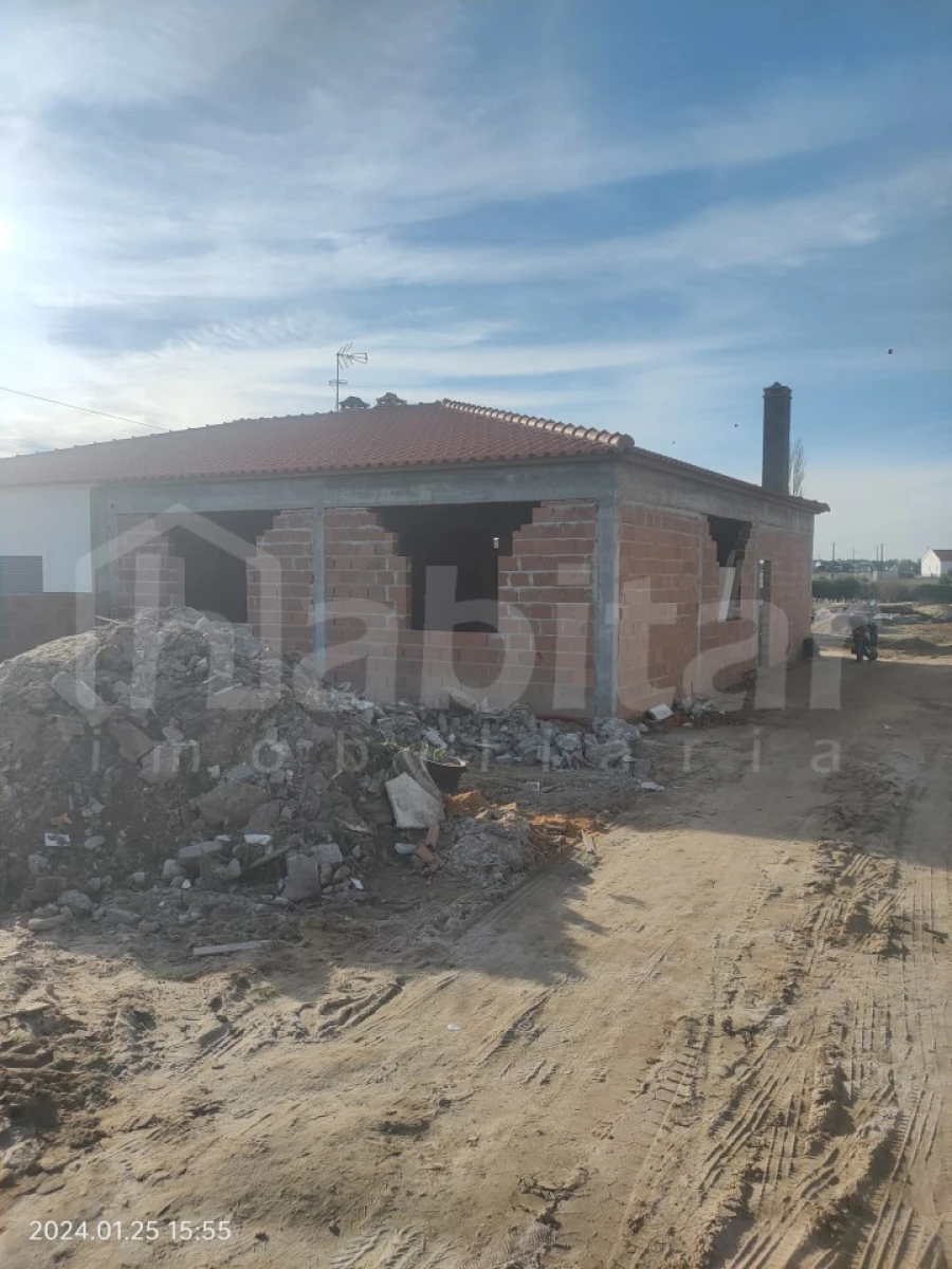 Moradia T3 para Venda em Santo Estêvão Foto 6