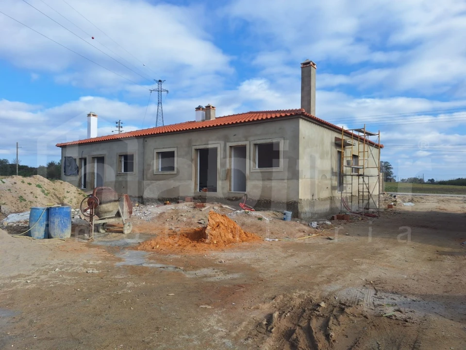 Moradia T3 para Venda em Santo Estêvão Foto 1