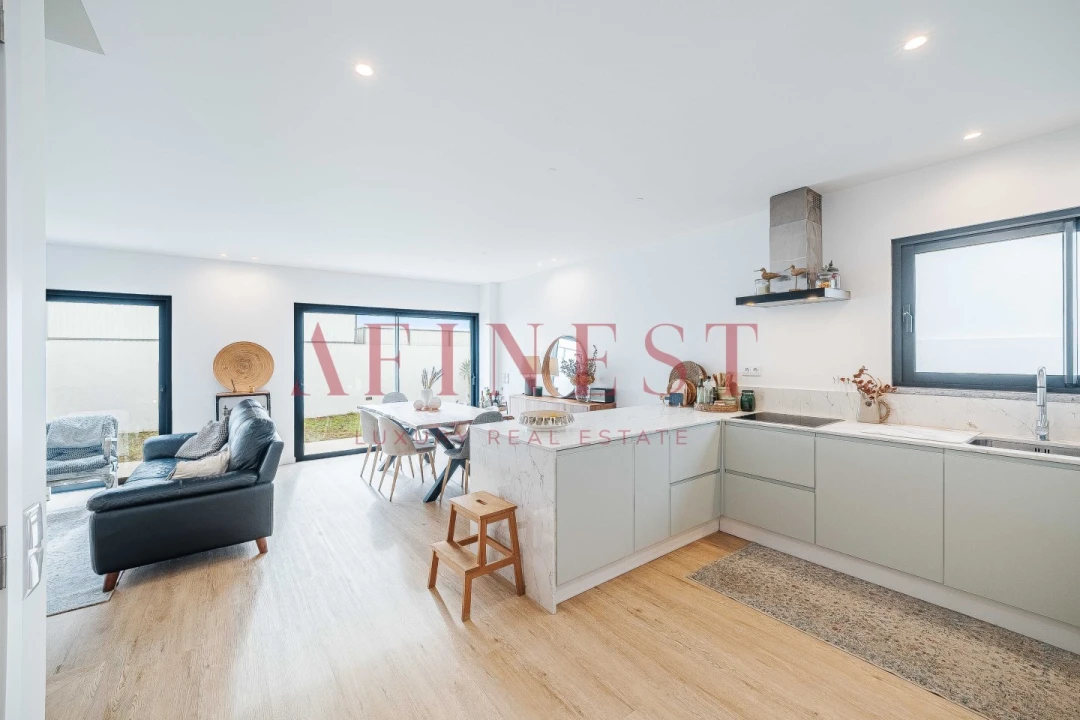 Moradia T4 para Venda em São Domingos de Rana Foto 12