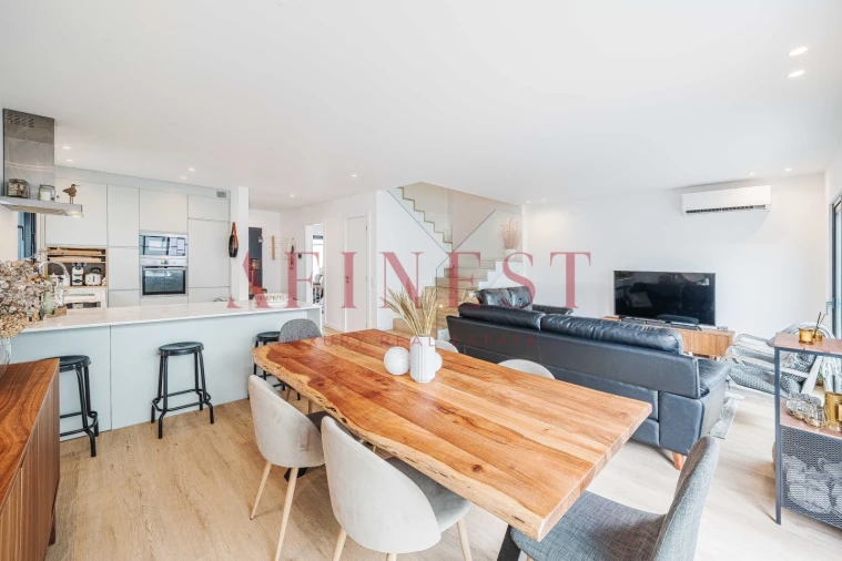 Moradia T4 para Venda em São Domingos de Rana Foto 9