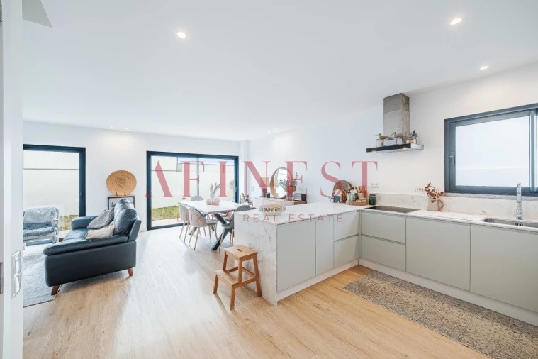 Moradia T4 para Venda em São Domingos de Rana Foto 12