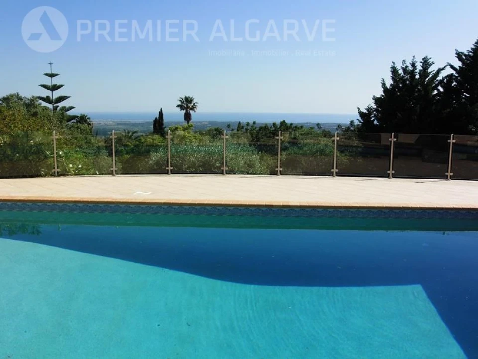 Moradia T4 para Venda em Santa Barbara de Nexe Foto 2