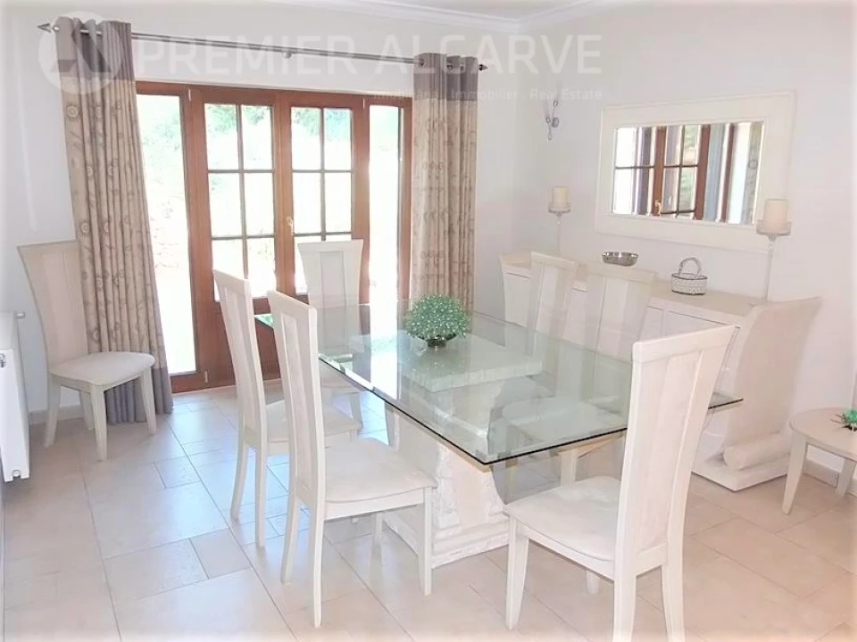 Moradia T4 para Venda em Santa Barbara de Nexe Foto 8