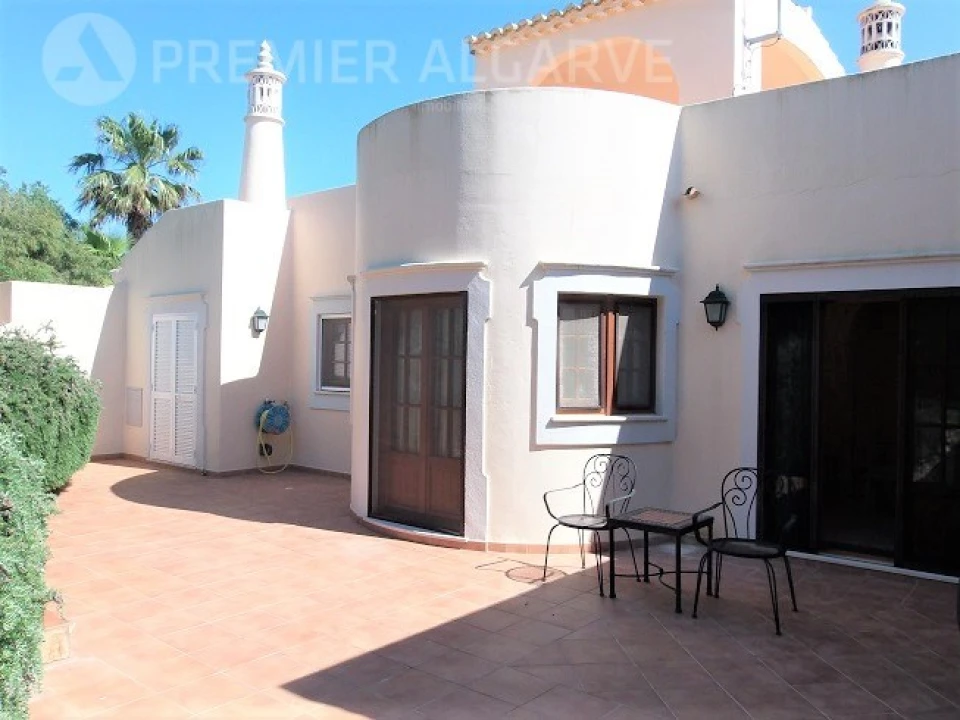 Moradia T4 para Venda em Santa Barbara de Nexe Foto 20