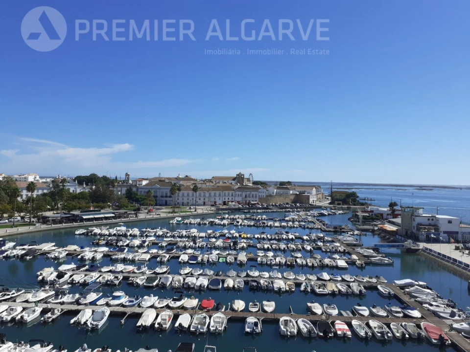 Moradia T4 para Venda em Santa Barbara de Nexe Foto 21