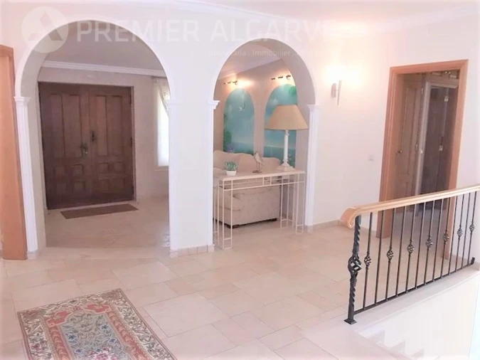 Moradia T4 para Venda em Santa Barbara de Nexe Foto 10