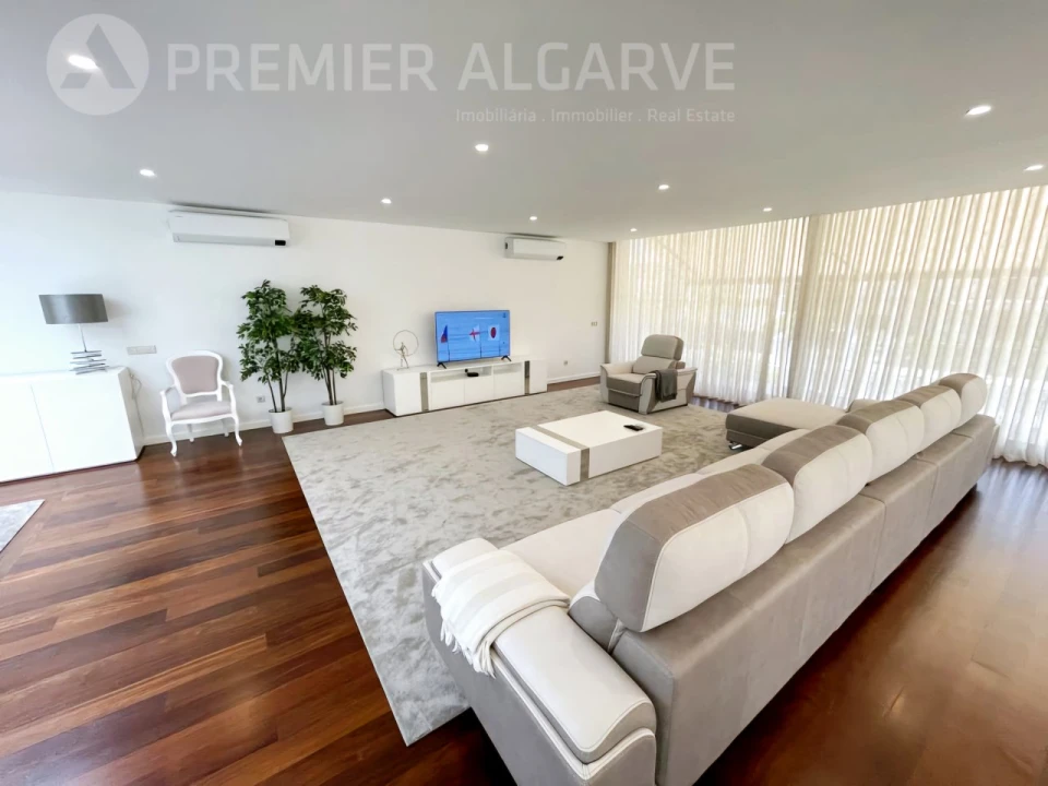 Moradia T4 para Venda em Almancil Foto 7