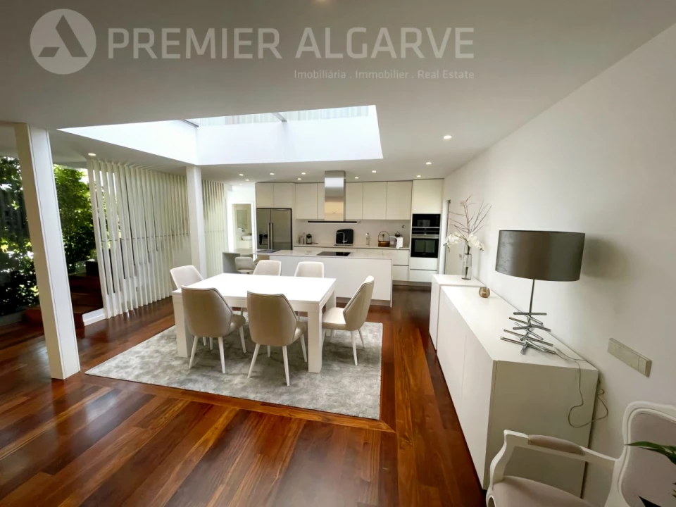 Moradia T4 para Venda em Almancil Foto 8