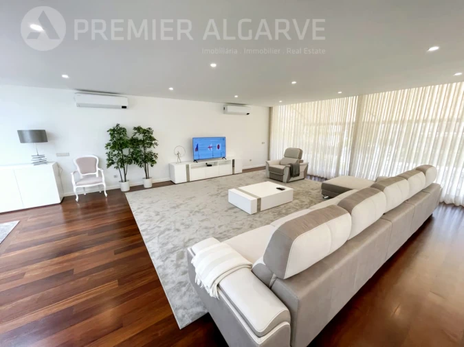 Moradia T4 para Venda em Almancil Foto 7