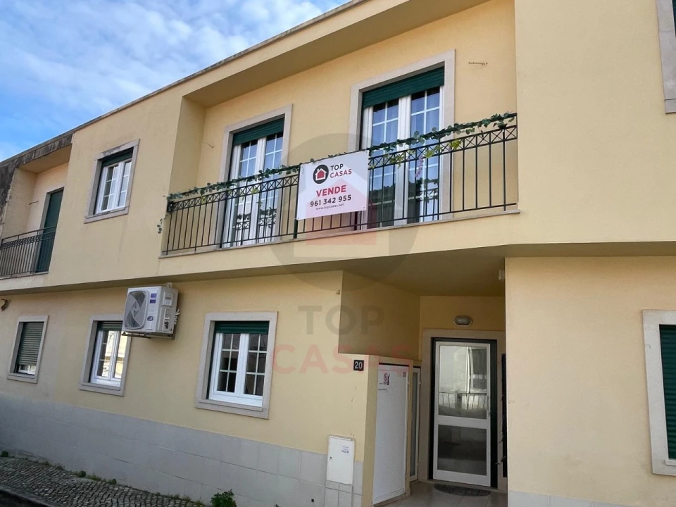 Apartamento T2 para Venda em Foz do Arelho Foto 1