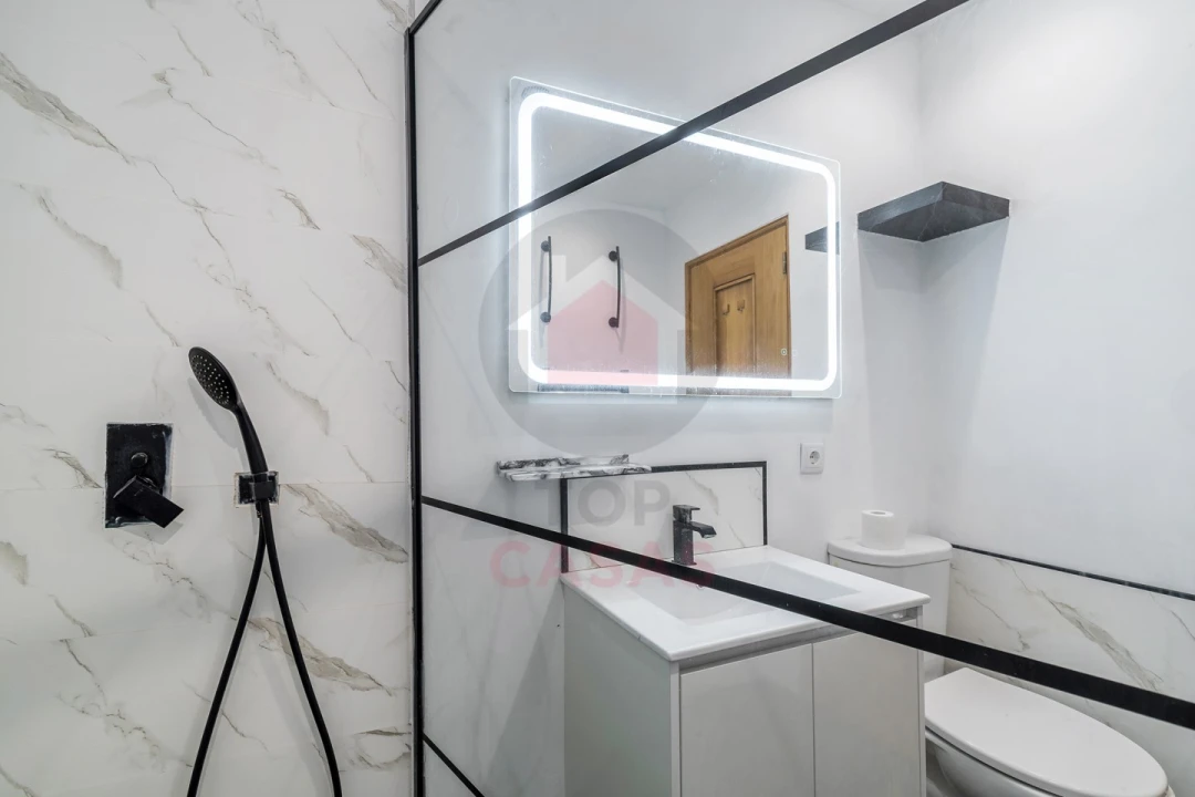 Apartamento T2 para Venda em Foz do Arelho Foto 17