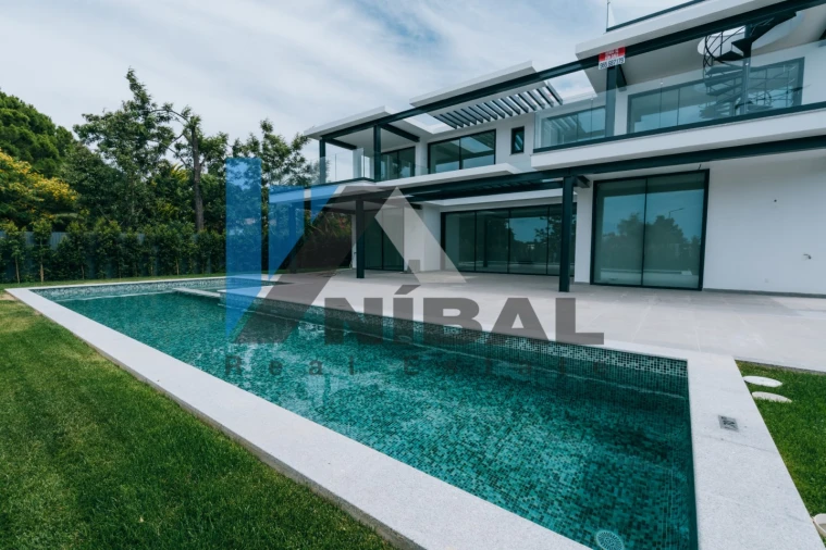 Moradia T4 para Venda em Albufeira e Olhos de Água Foto 3