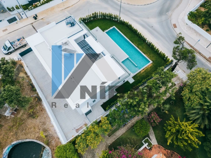 Moradia T4 para Venda em Albufeira e Olhos de Água Foto 7