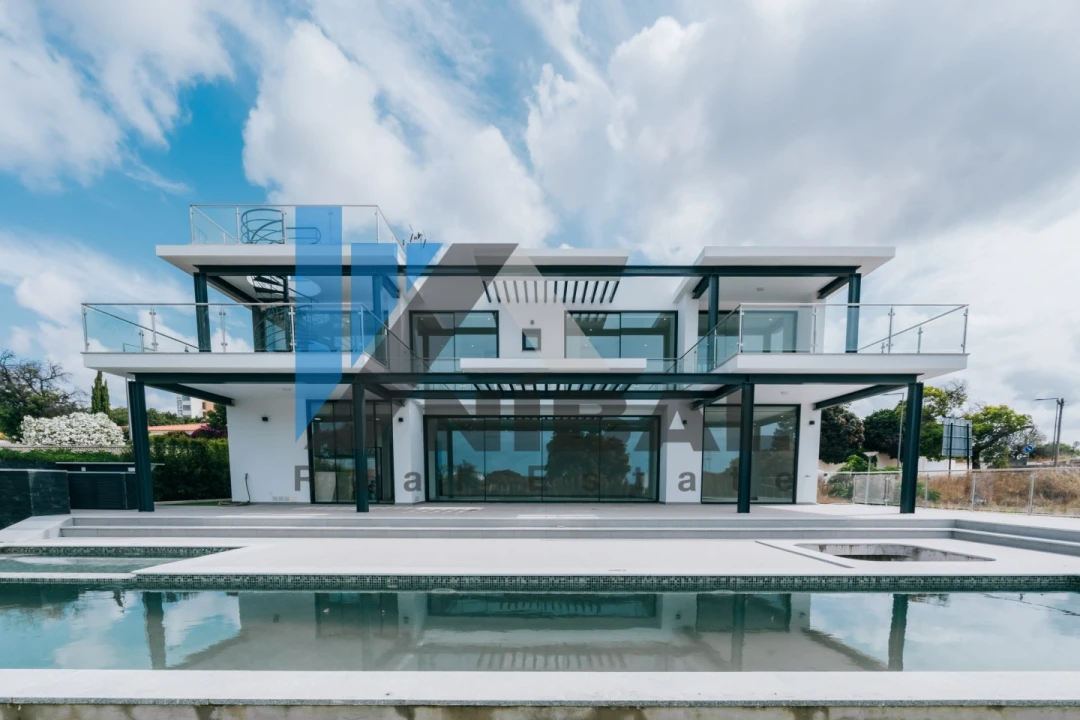 Moradia T4 para Venda em Albufeira e Olhos de Água Foto 2