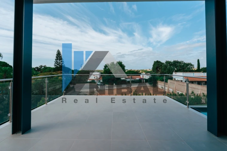 Moradia T4 para Venda em Albufeira e Olhos de Água Foto 12