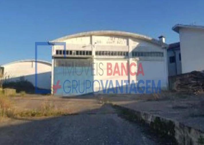 Armazém para Venda em Santa Maria de Lamas