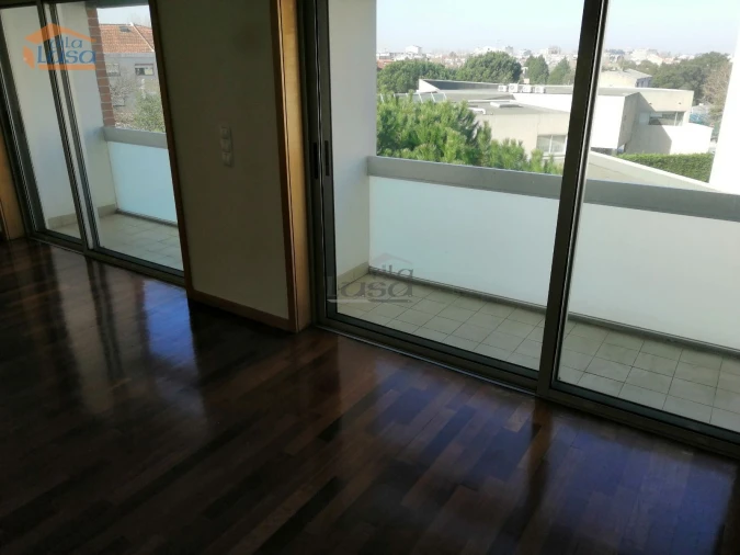 Apartamento T2 para Arrendamento em Pedrouços Foto 7
