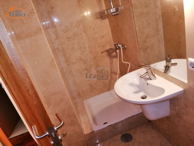 Apartamento T2 para Arrendamento em Pedrouços Foto 15