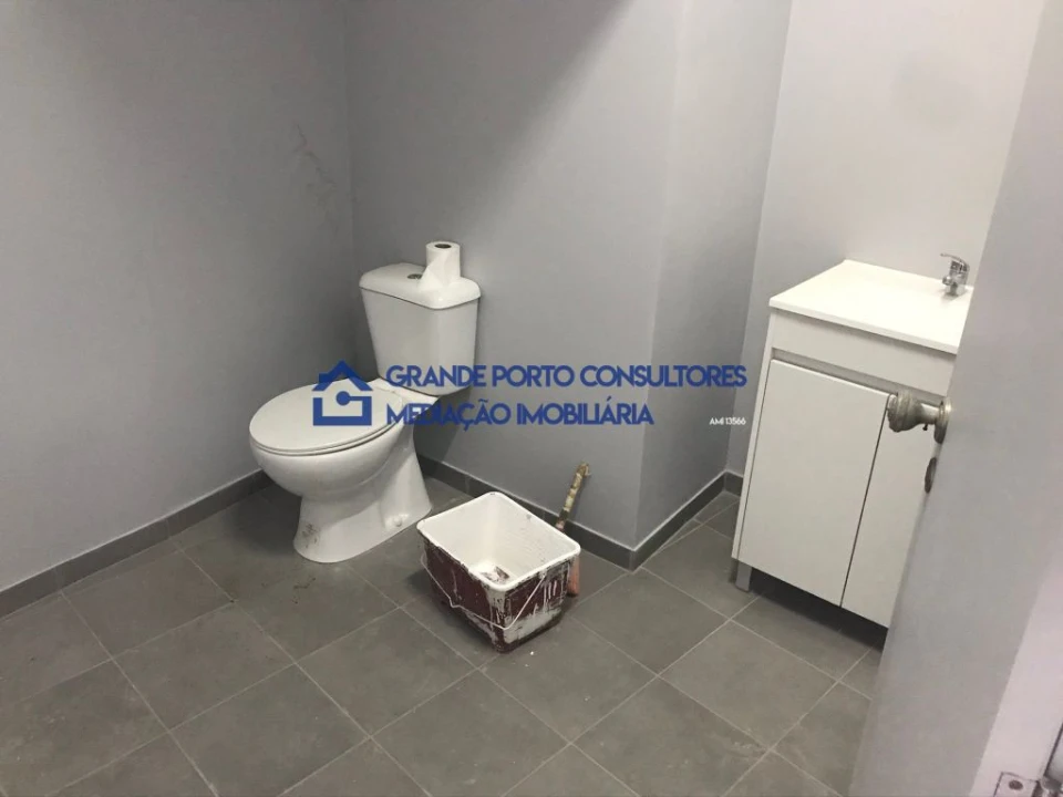 Armazém para Arrendamento em Pedrouços Foto 3