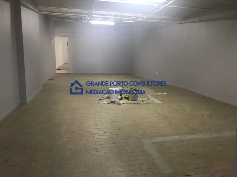 Armazém para Arrendamento em Pedrouços Foto 4