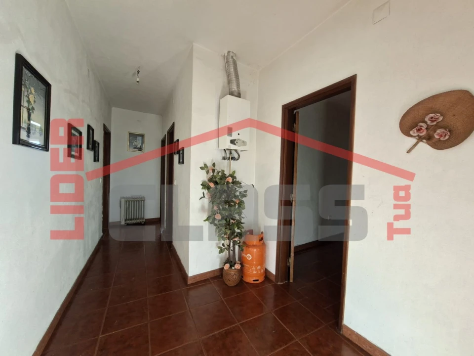 Moradia T5 para Venda em Favaios Foto 3