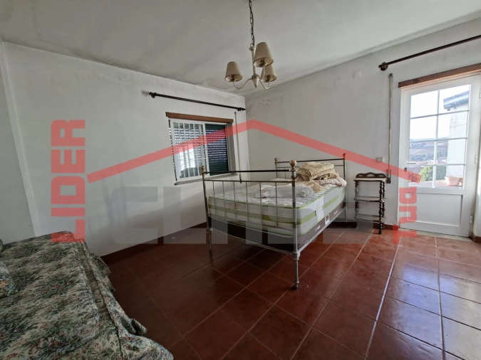 Moradia T5 para Venda em Favaios Foto 4