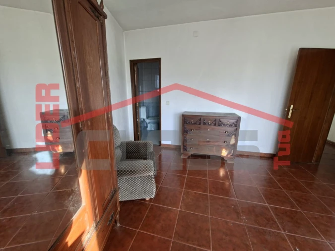 Moradia T5 para Venda em Favaios Foto 6