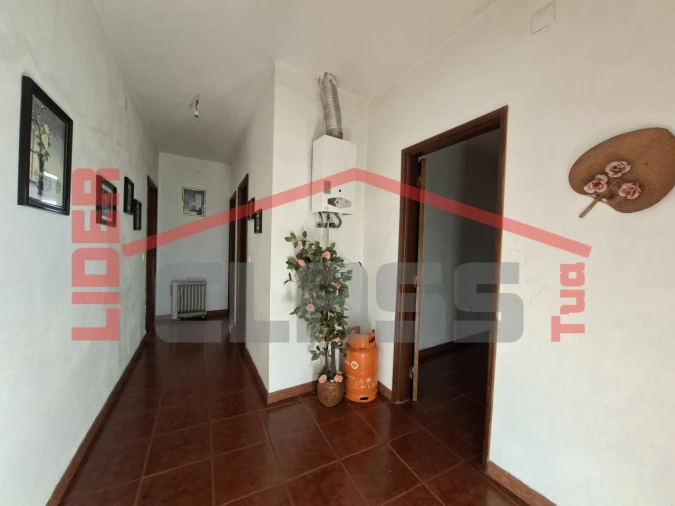 Moradia T5 para Venda em Favaios Foto 3