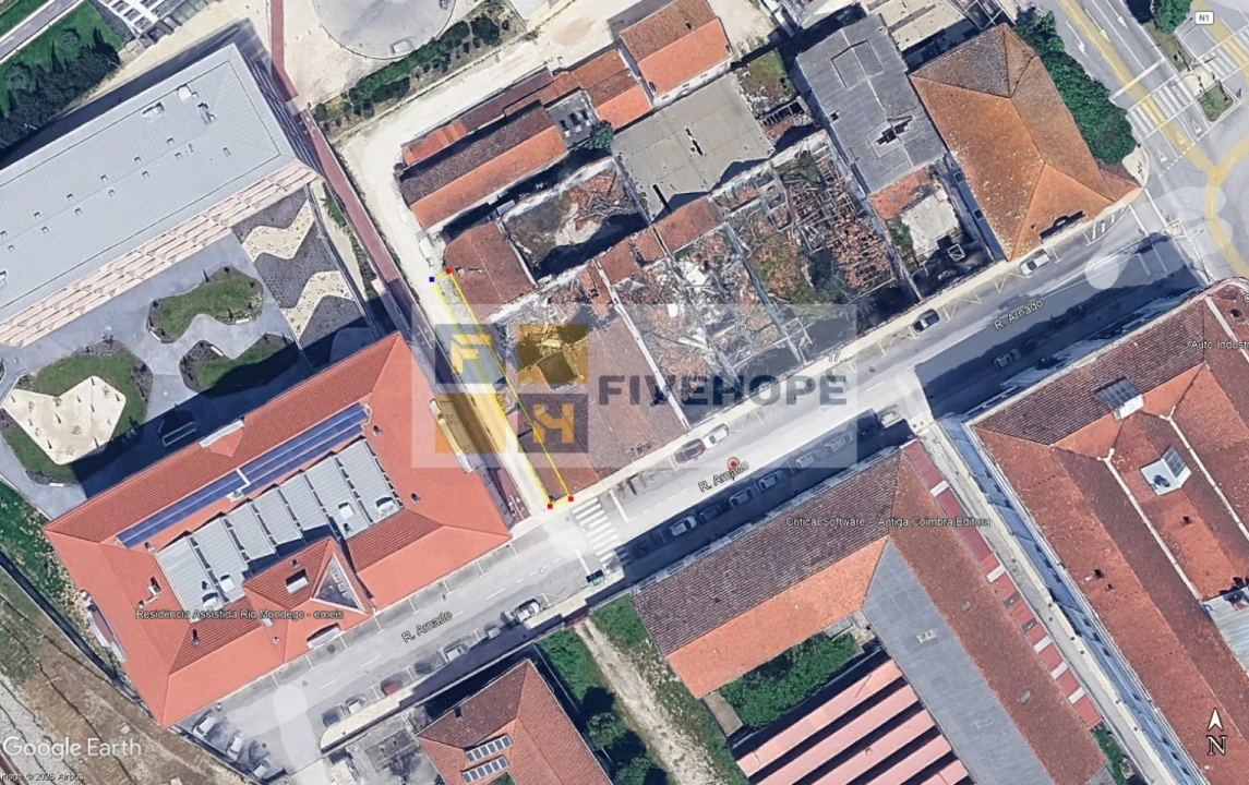 Moradia T2 para Venda em Sé Nova, Santa Cruz, Almedina e São Bartolomeu Foto 1