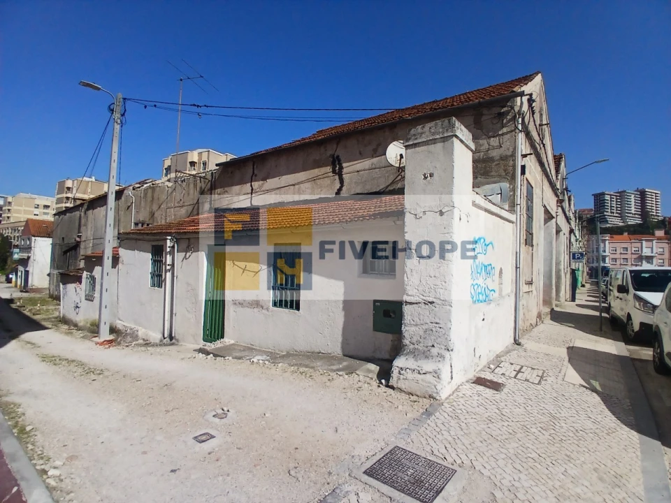 Moradia T2 para Venda em Sé Nova, Santa Cruz, Almedina e São Bartolomeu Foto 2