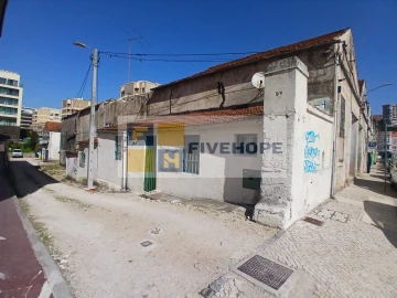 Moradia T2 para Venda em Sé Nova, Santa Cruz, Almedina e São Bartolomeu