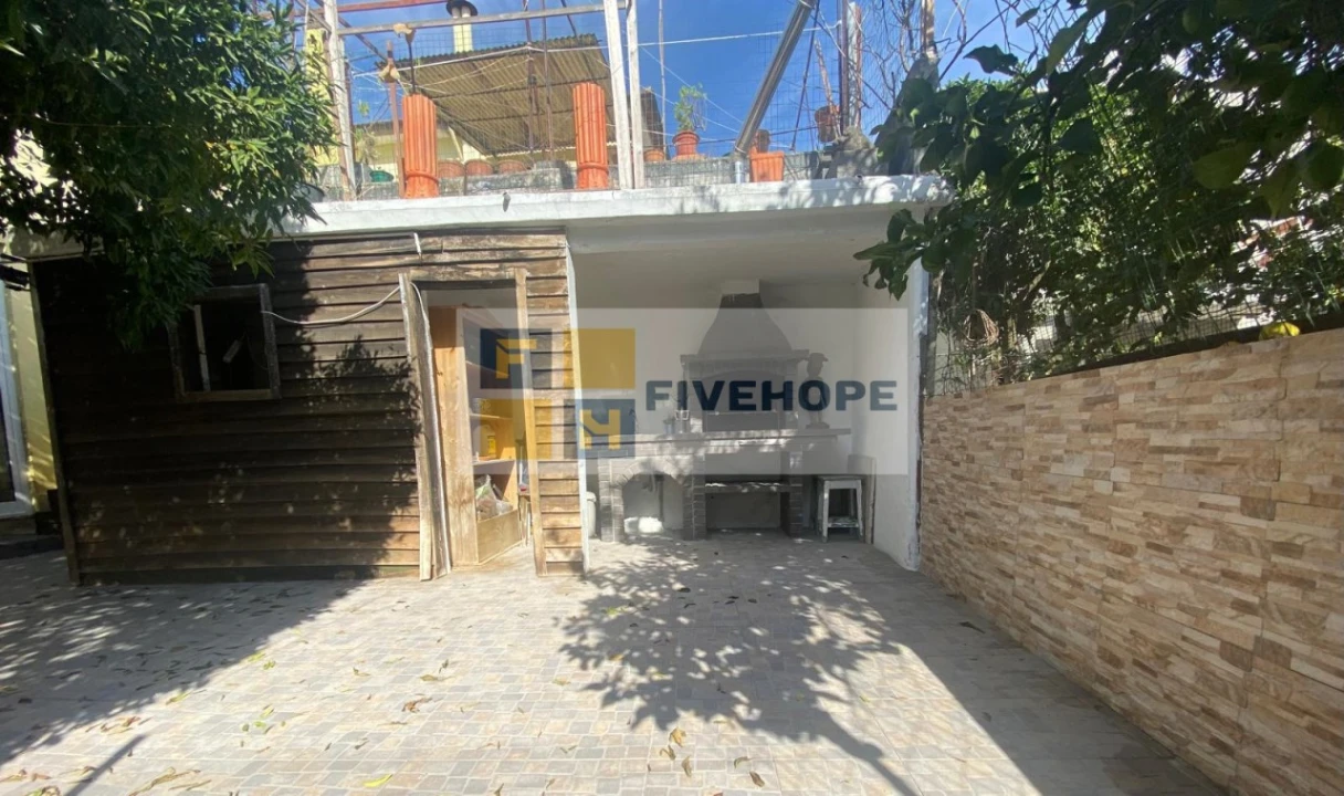 Moradia T4 para Venda em Santo Antonio dos Olivais Foto 1