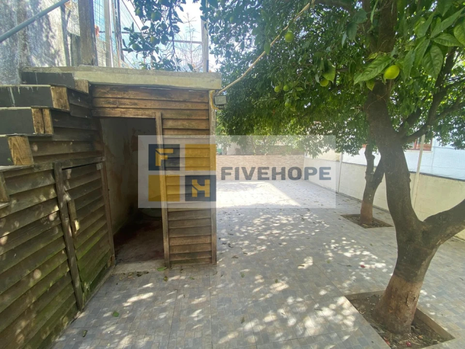 Moradia T4 para Venda em Santo Antonio dos Olivais Foto 2