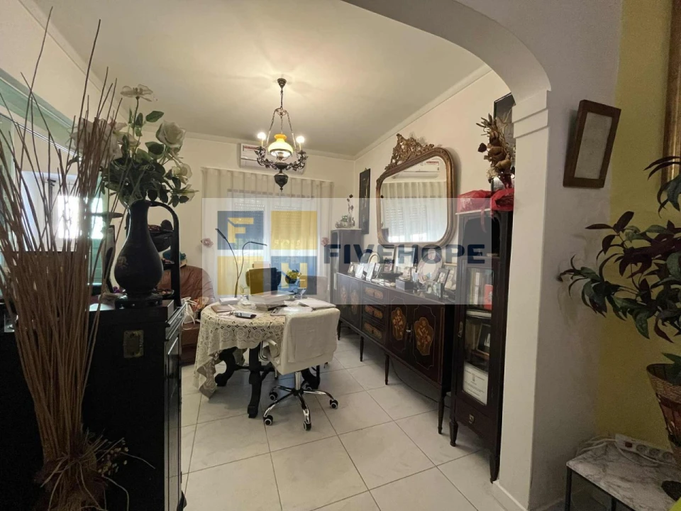 Moradia T4 para Venda em Santo Antonio dos Olivais Foto 10