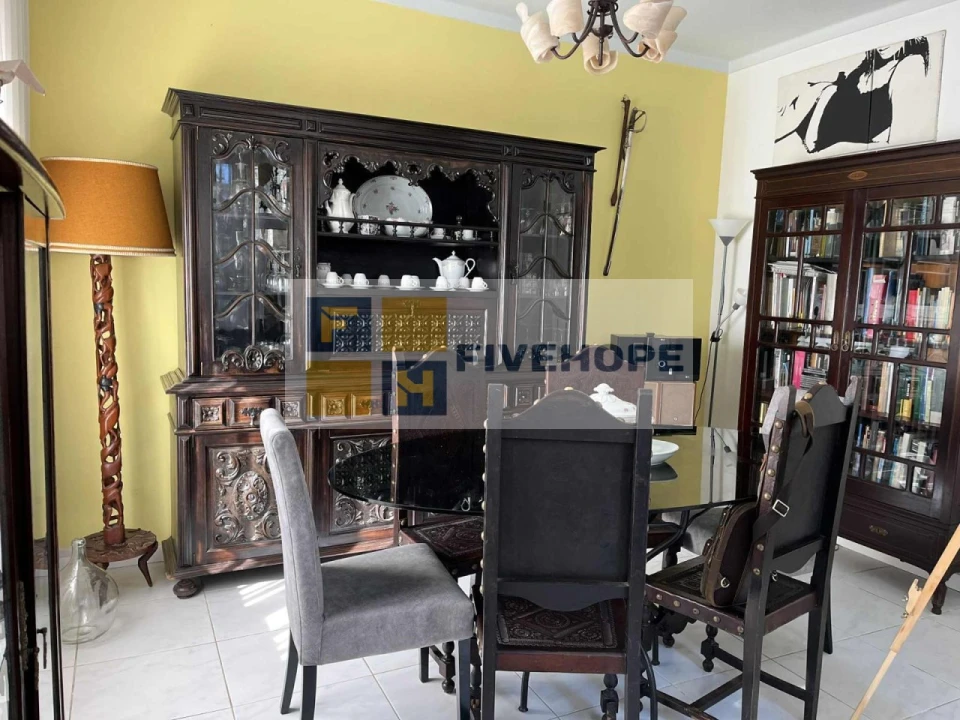 Moradia T4 para Venda em Santo Antonio dos Olivais Foto 13