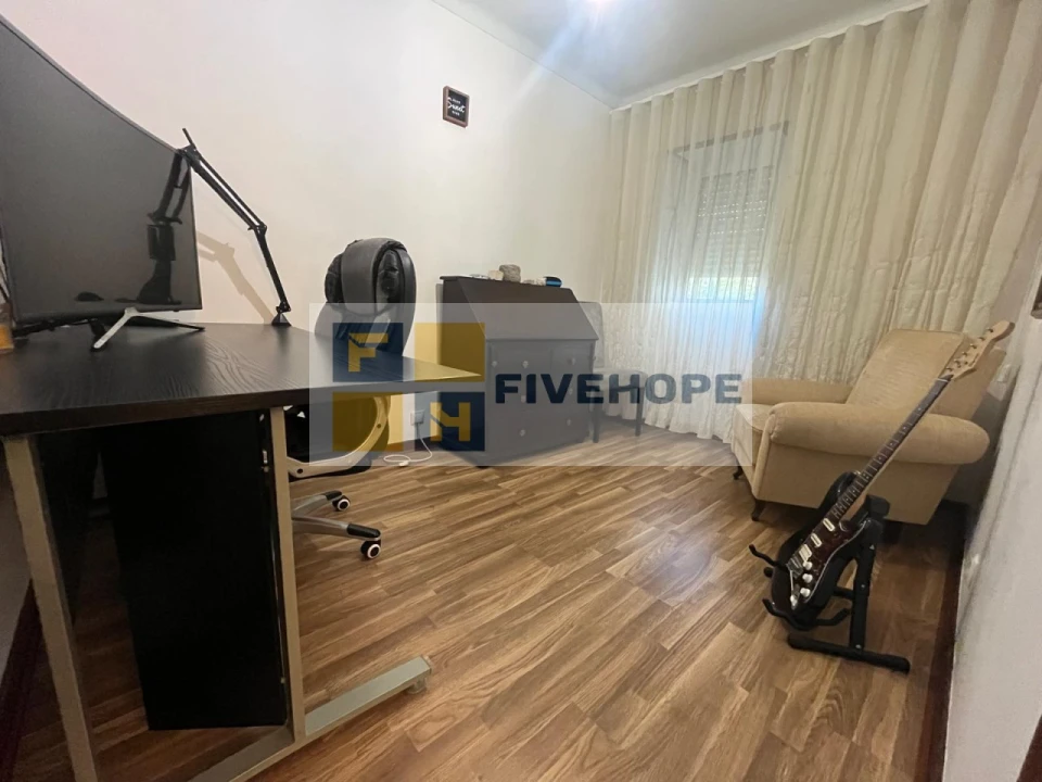 Moradia T4 para Venda em Santo Antonio dos Olivais Foto 18