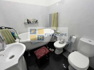 Moradia T4 para Venda em Santo Antonio dos Olivais
