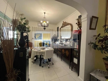 Moradia T4 para Venda em Santo Antonio dos Olivais