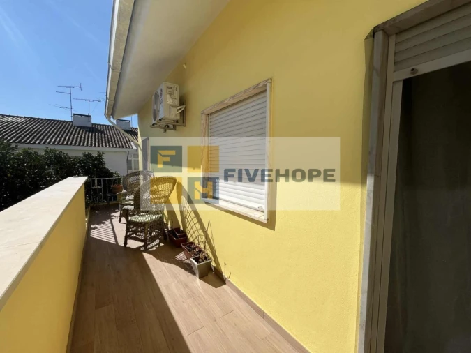 Moradia T4 para Venda em Santo Antonio dos Olivais Foto 23