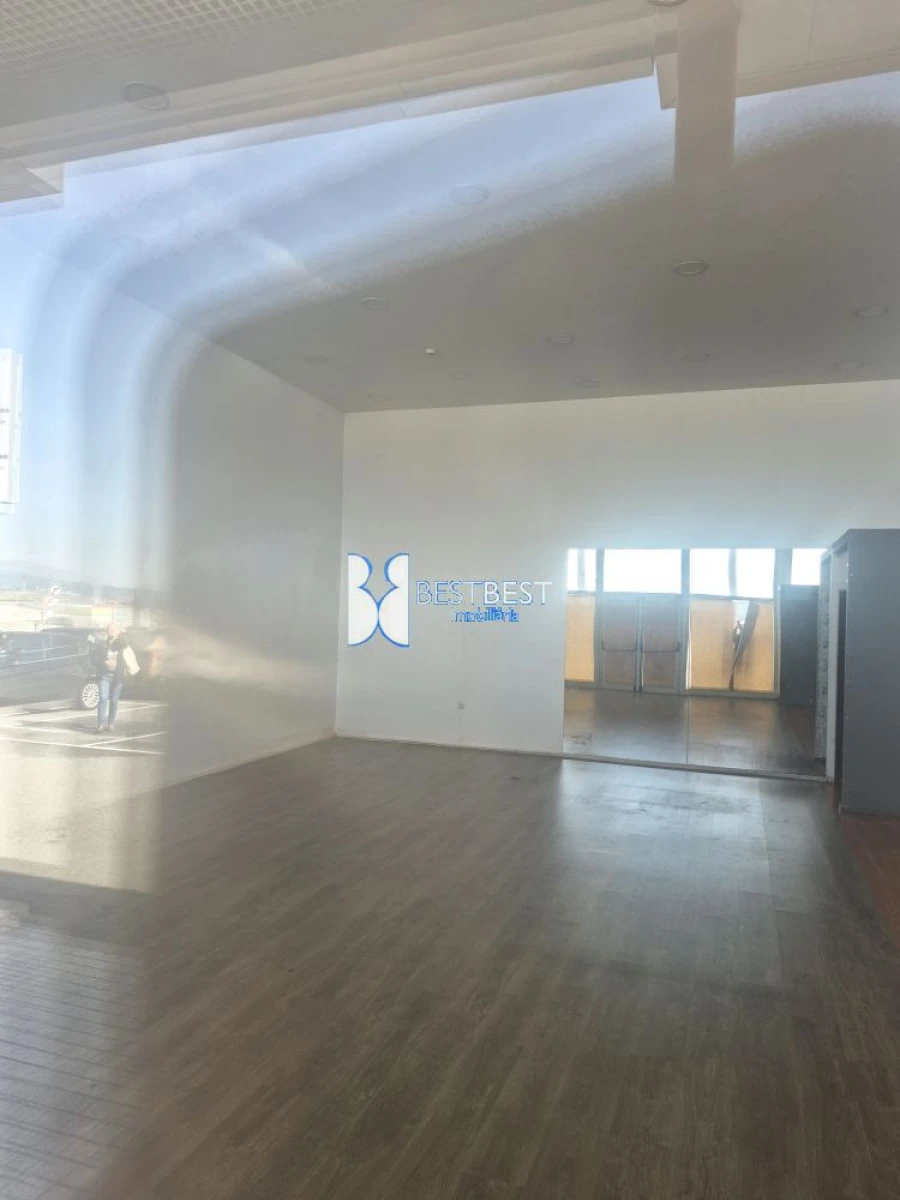 Loja para Arrendamento em Adães Foto 2