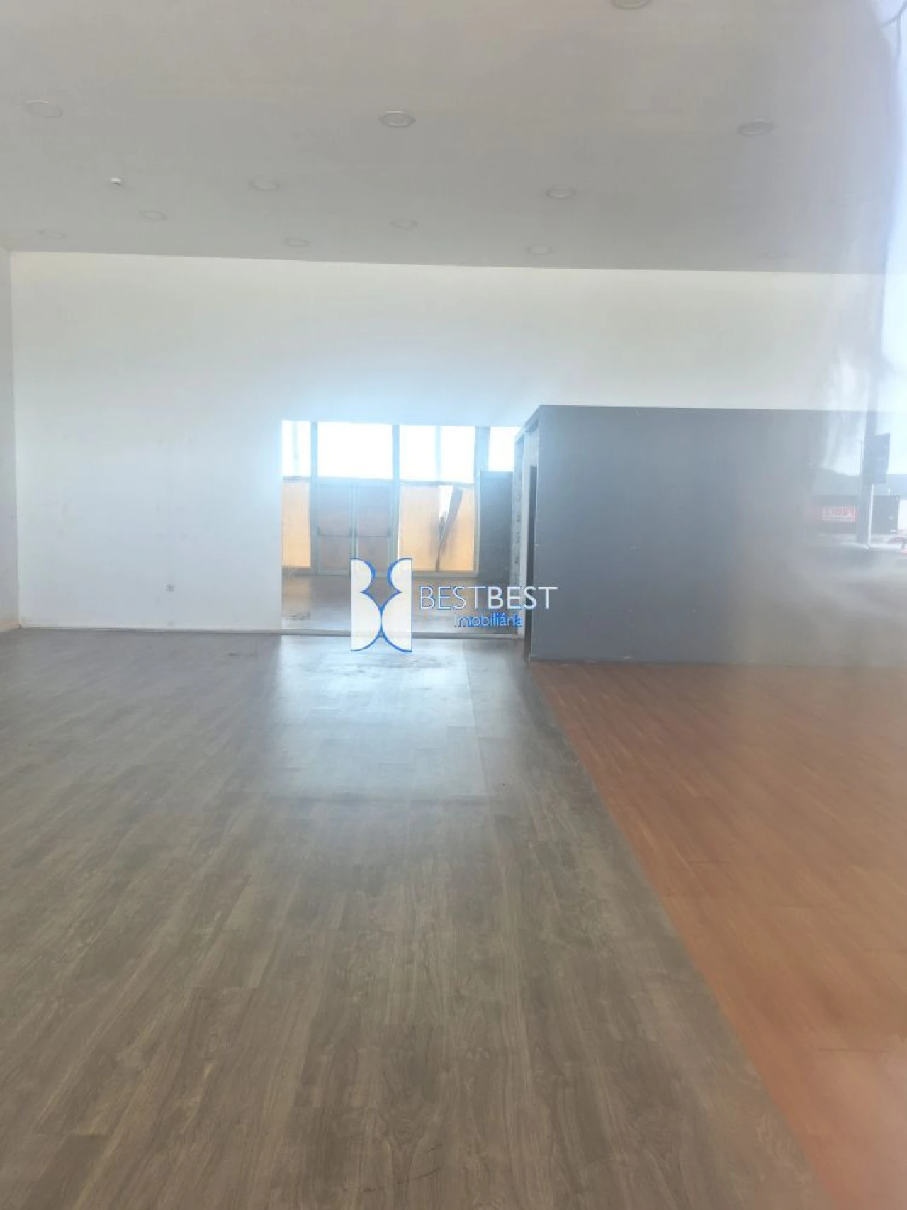 Loja para Arrendamento em Adães Foto 3