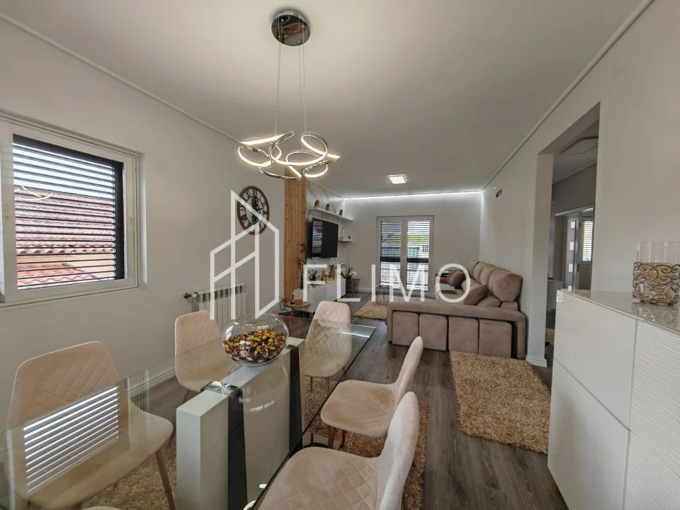 Moradia T4 para Venda em Arrifana Foto 9