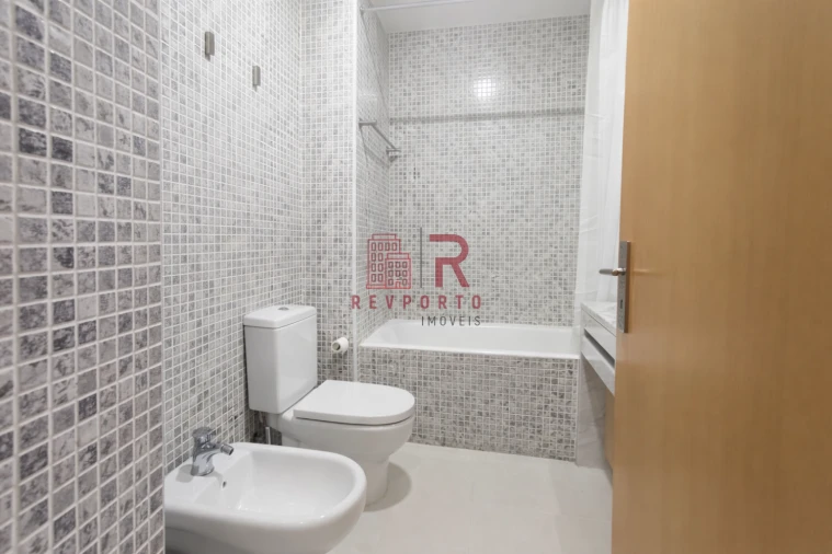 Apartamento T4 para Venda em Cidade da Maia Foto 12