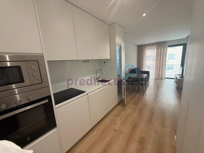 Apartamento T1 para Arrendamento em Paranhos Foto 9
