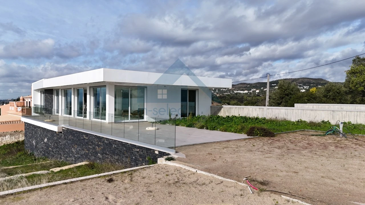 Moradia T3 para Venda em Santa Barbara de Nexe Foto 6