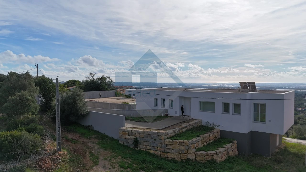 Moradia T3 para Venda em Santa Barbara de Nexe Foto 10