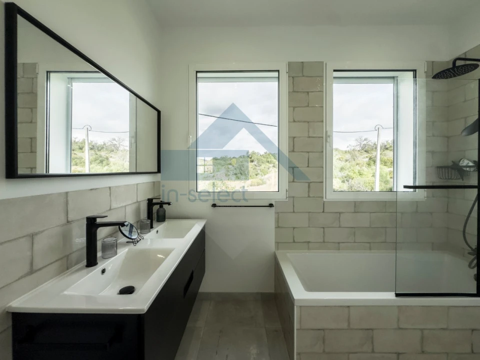 Moradia T3 para Venda em Santa Barbara de Nexe Foto 30