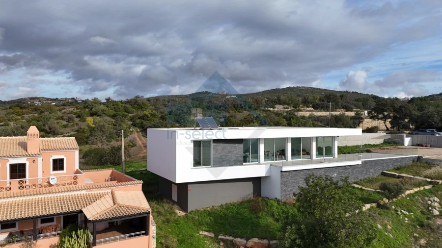 Moradia T3 para Venda em Santa Barbara de Nexe Foto 1