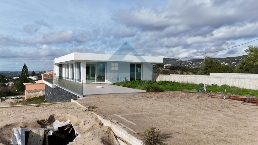 Moradia T3 para Venda em Santa Barbara de Nexe Foto 4