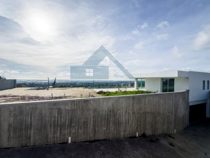 Moradia T3 para Venda em Santa Barbara de Nexe Foto 7